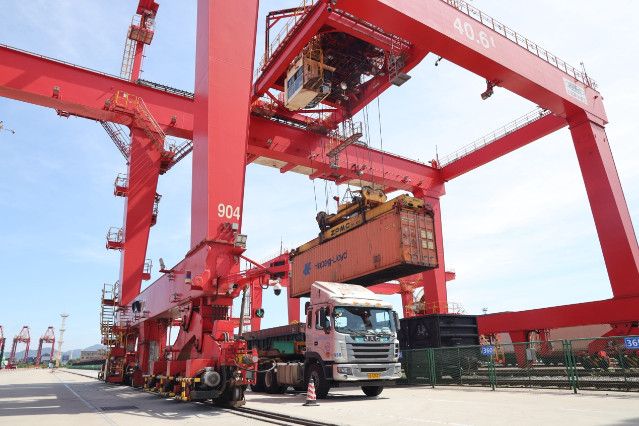 太阳成集团tyc539官网津巴布韦Bikita矿山首批透锂长石精矿到港