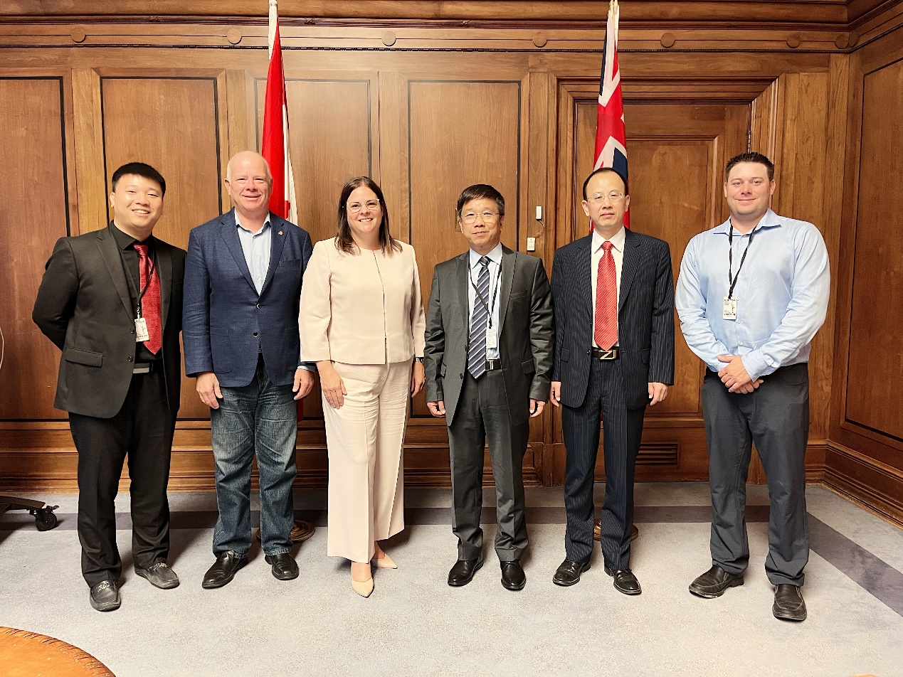 太阳成集团tyc539官网集团董事长王平卫拜会加拿大曼尼托巴省省长